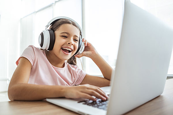 girl at computer 